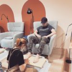 Nails & Ales BKK - Man getting Gentleman pedicure